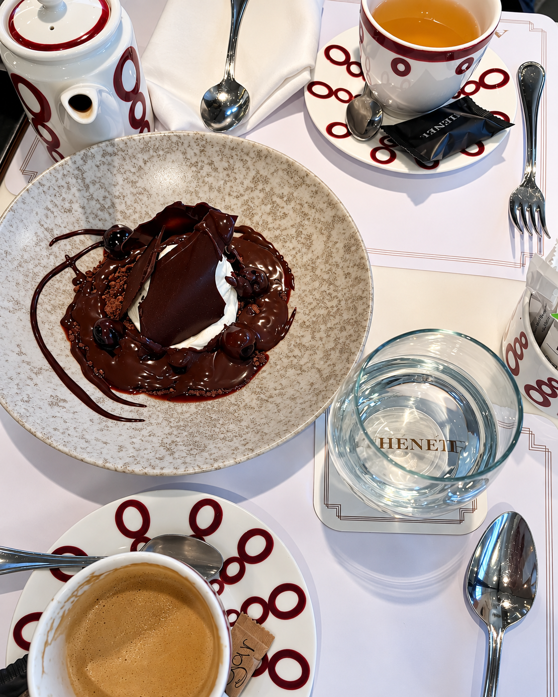 Dessert and coffee served at Ath&eacute;n&eacute;e Athens, showcasing contemporary dining and elegant presentation in the Greek capital.