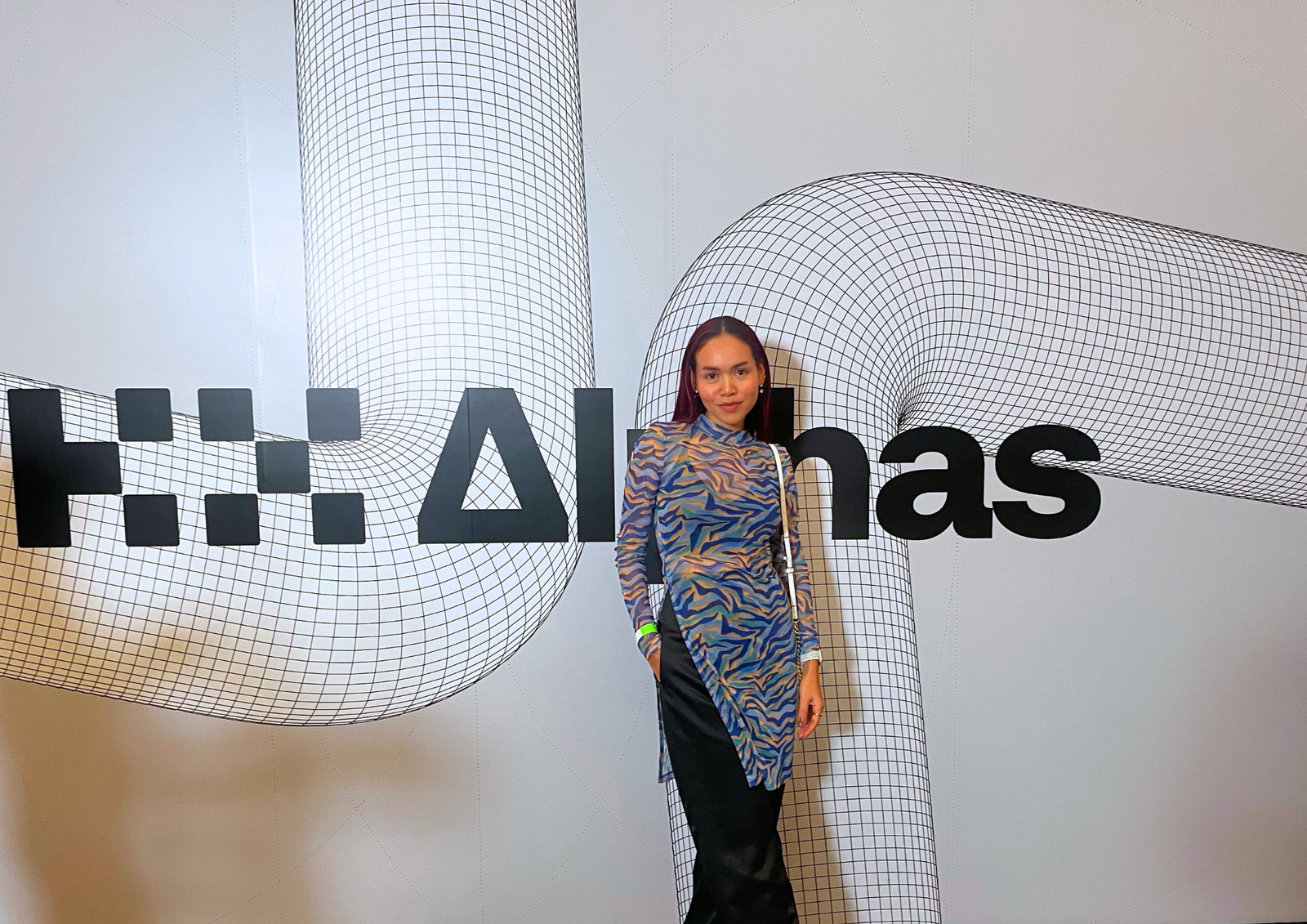 Rosi Ross attending a Web3 and blockchain event in Singapore, reflecting the city’s role in institutional crypto markets, blockchain intelligence, and global digital capital infrastructure.